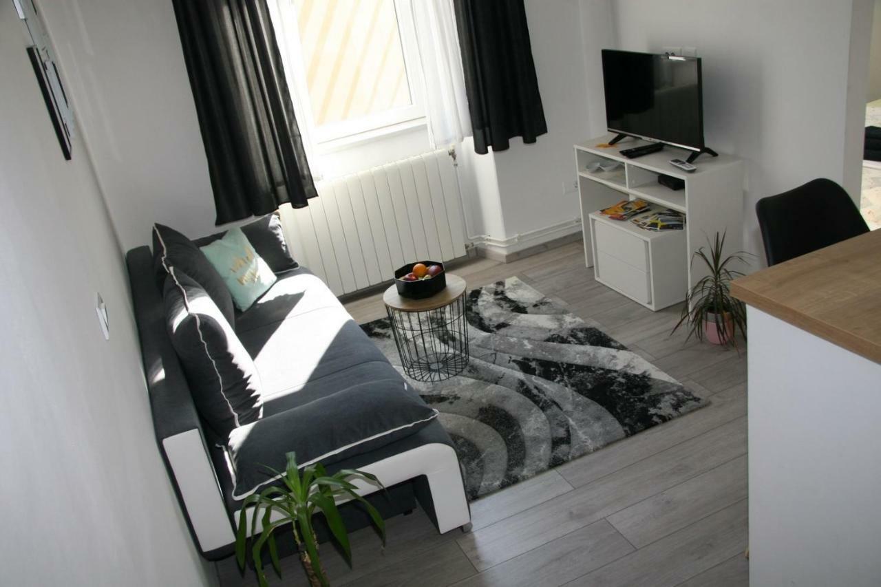 Stylish Apartment In City Center بولا المظهر الخارجي الصورة